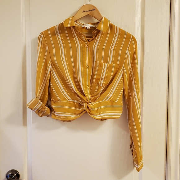 🎉3/$39 LOVE TREE Twist Front Blouse - Picture 5 of 12